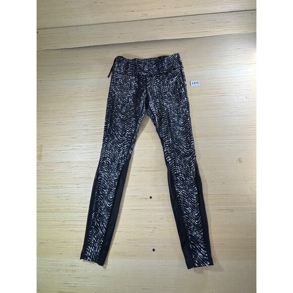 Nike women's size Medium Dri-fit leggings with drawstring and small pocket in th - Picture 7 of 14